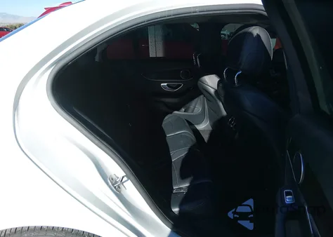 2017 Mercedes-Benz C 300 z USA, uszkodzony, nr VIN 55SWF4JB8HU211538